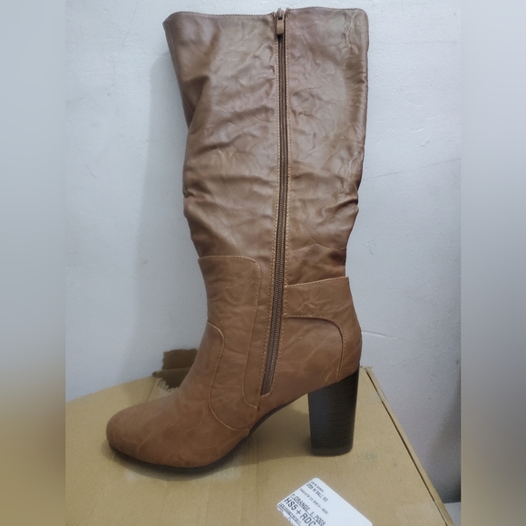 Journee Collection Womens Brown Buckle Accent Padded Carver Round Toe Block Heel - Picture 6 of 7